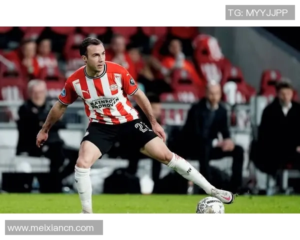 足球球星极限控球技巧展示 狂炫酷技让球迷疯狂叫好